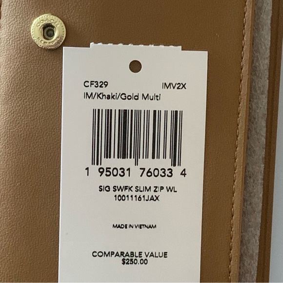 NEW! COACH Slim Signature Canvas Wallet with Snowflake Print, NEW WITH TAG! - Picture 9 of 15